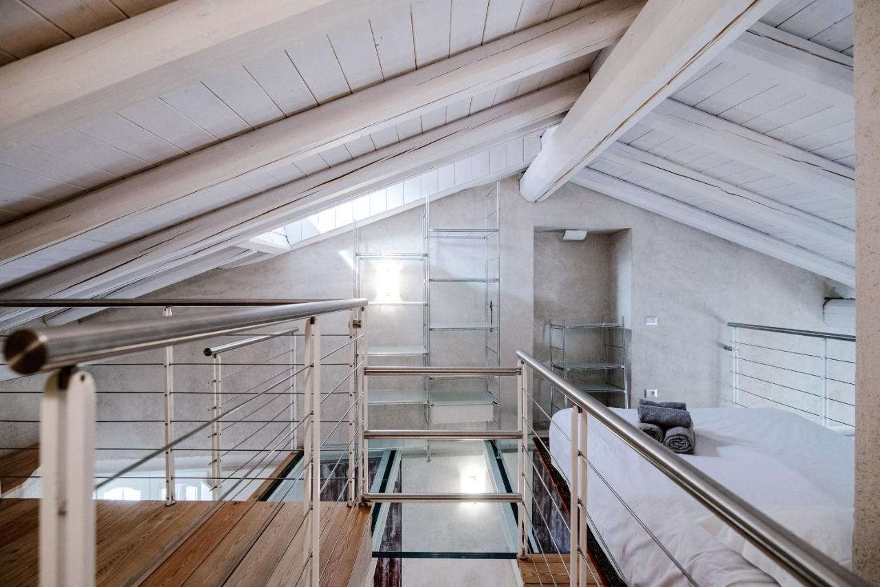 House Of Glass Cathedral View - The House Of Travelers Como Bagian luar foto