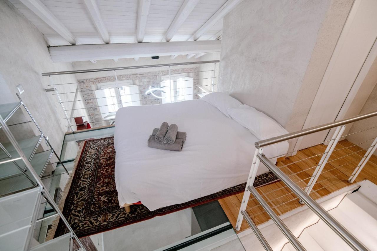 House Of Glass Cathedral View - The House Of Travelers Como Bagian luar foto