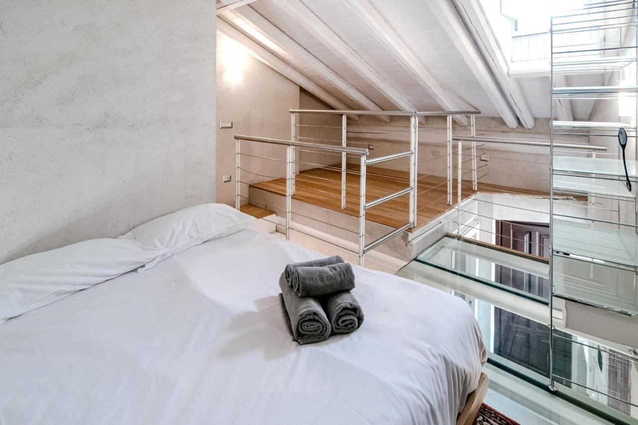 House Of Glass Cathedral View - The House Of Travelers Como Bagian luar foto