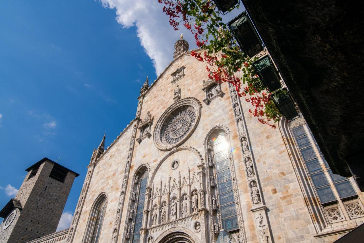 House Of Glass Cathedral View - The House Of Travelers Como Bagian luar foto