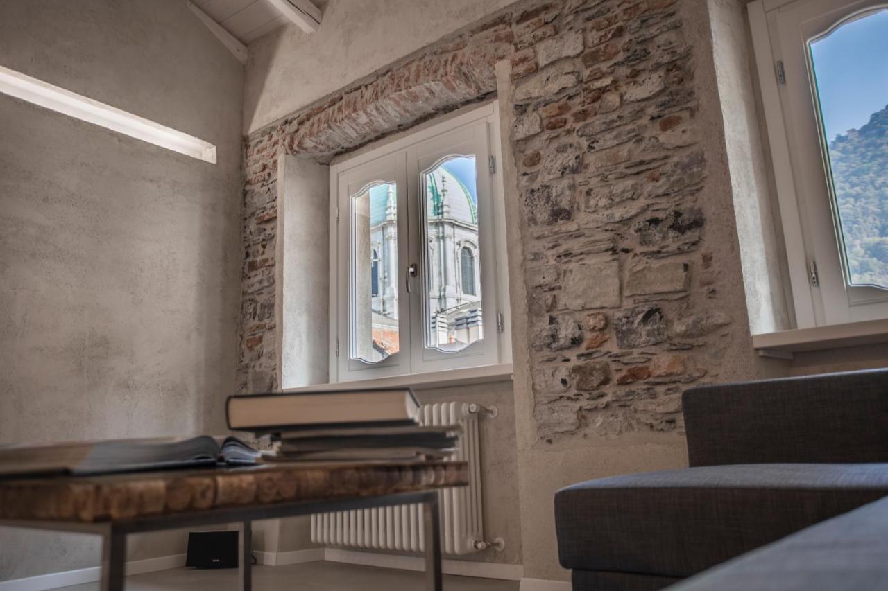 House Of Glass Cathedral View - The House Of Travelers Como Bagian luar foto